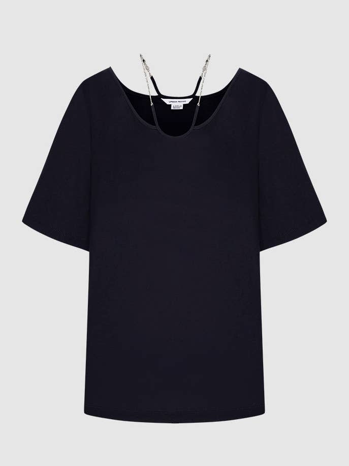 URBAN REVIVO Off-Shoulder Top With Chain for wholesale by UrbanRevivo