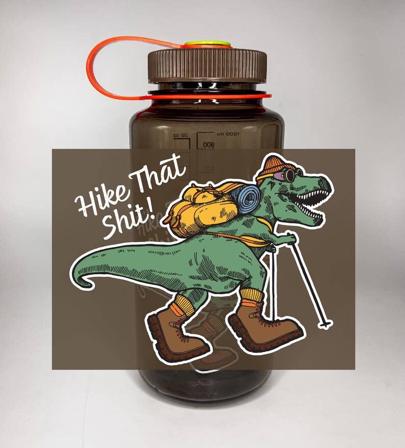 Hey Bear Outdoors – Engroshandel Vandflaske – Hike That Shit Dinosaur T-Rex Nalgene 32 oz vandflaske1