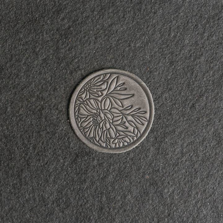 Ox & Pine - Vendita all'ingrosso Toppe - Toppe in Pelle Floreale con Chiusura a Strappo Opzionale - Cerchio10