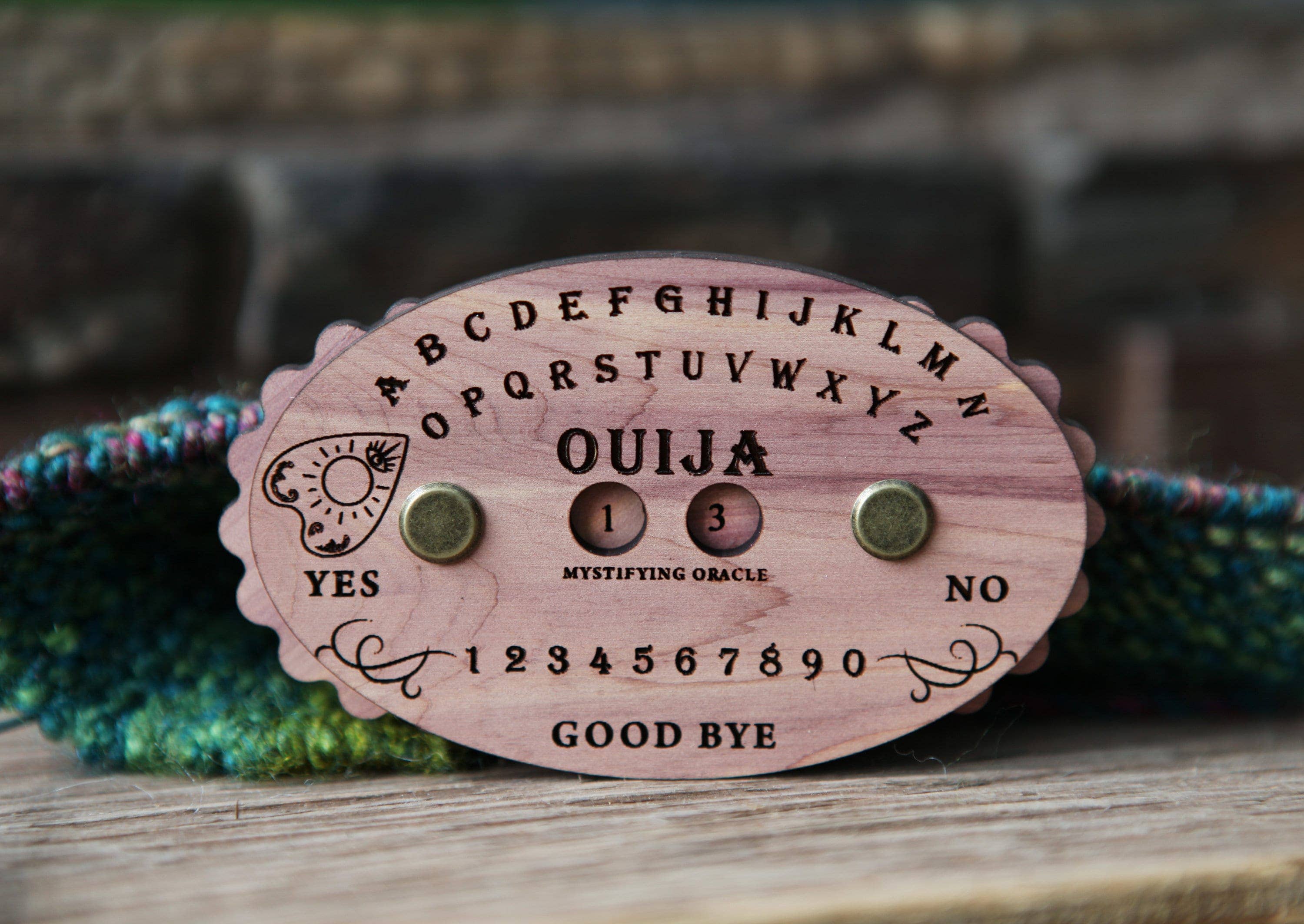 Sunrise Grove - Wholesale Brei- en haakbenodigdheden - Houten rijenteller in Ouija-bordstijl met wijzerplaten5