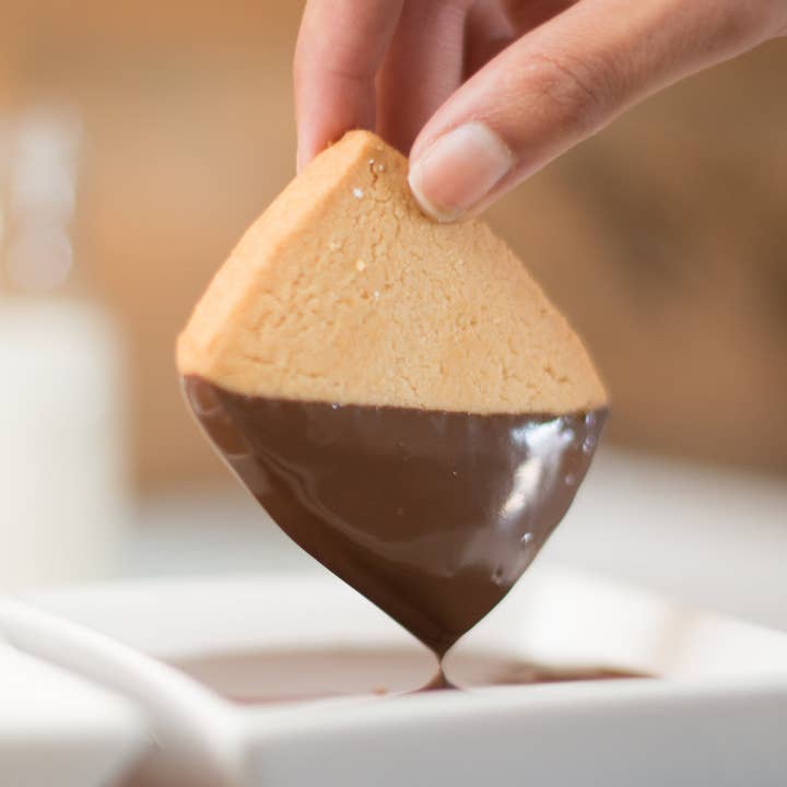 Kelley's Kookies - Wholesale Cookie - Chocolate-Dipped Macadamia Shortbread1