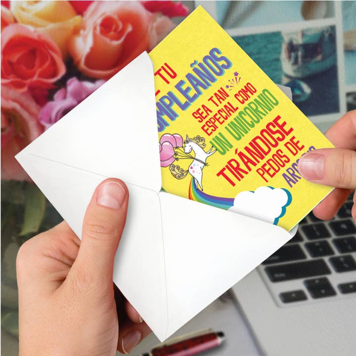 NobleWorks - Venta al por mayor Tarjetas de cumpleaños - Tarjeta de cumpleaños, unicornios y arcoíris, español