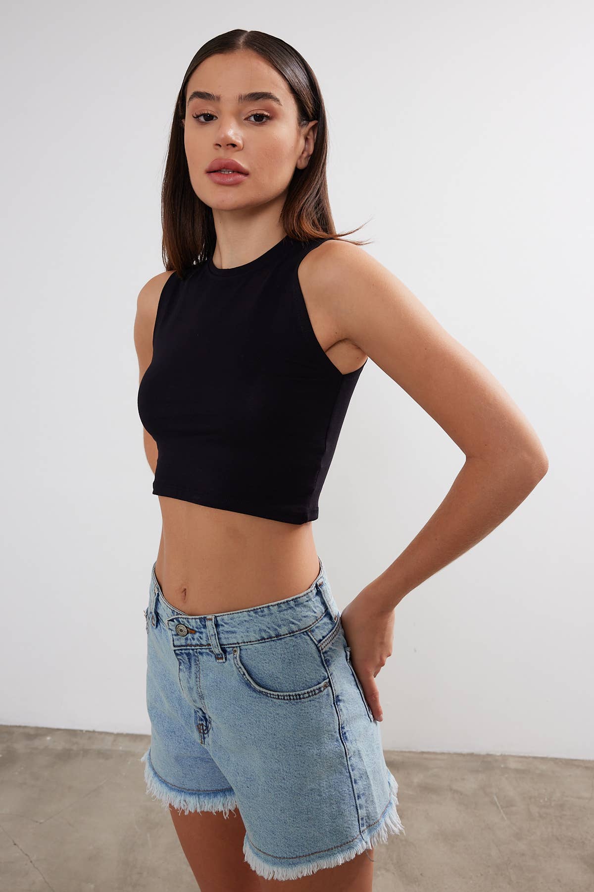 VAV NEW YORK - Venta al por mayor Camiseta sin mangas - Mujer - Top corto de algodón básico para mujer con cuello redondo1