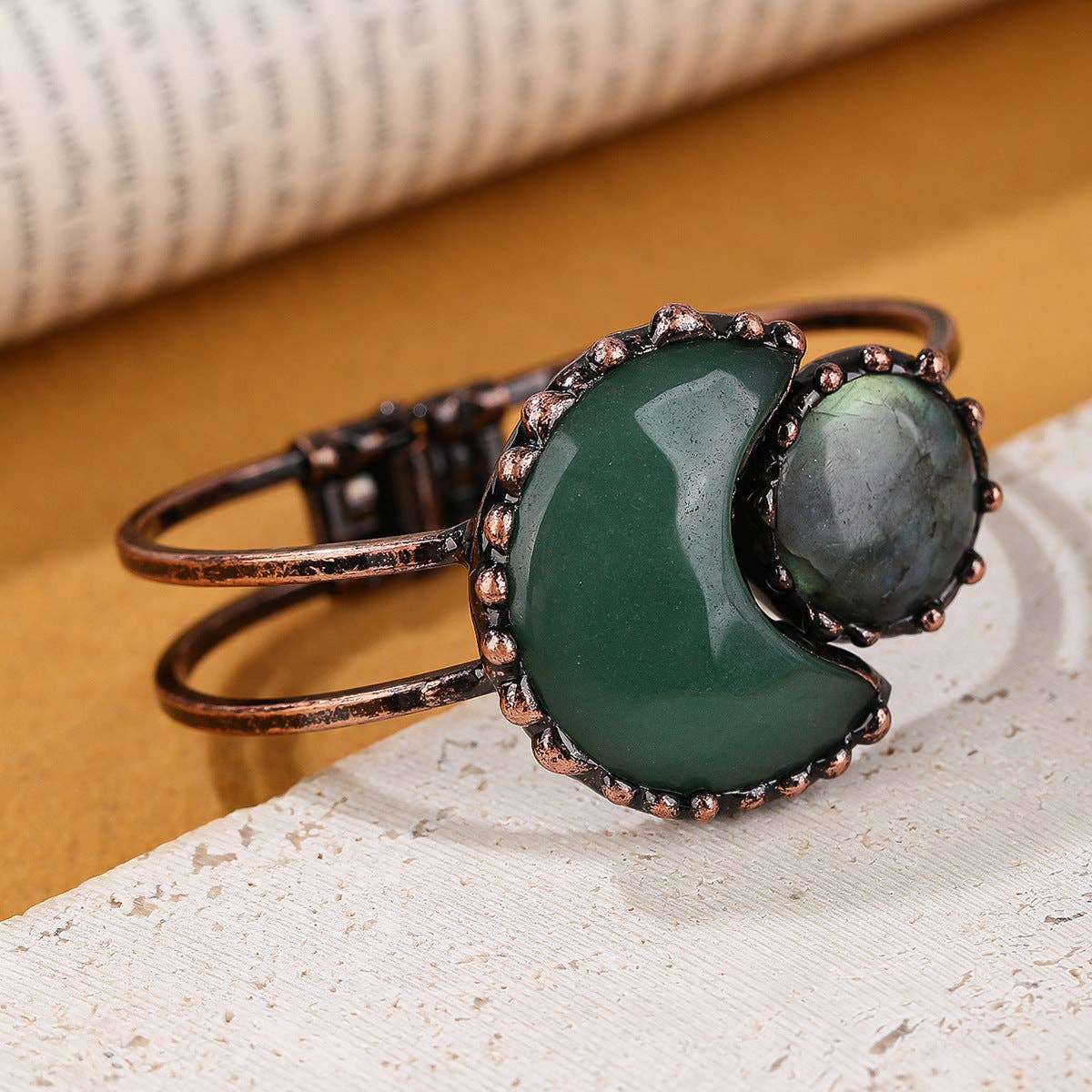 Mio Queena – Engroshandel Manchetarmbånd – CS/MS - Armbånd med stjerne- og måneelement i naturlig sten2