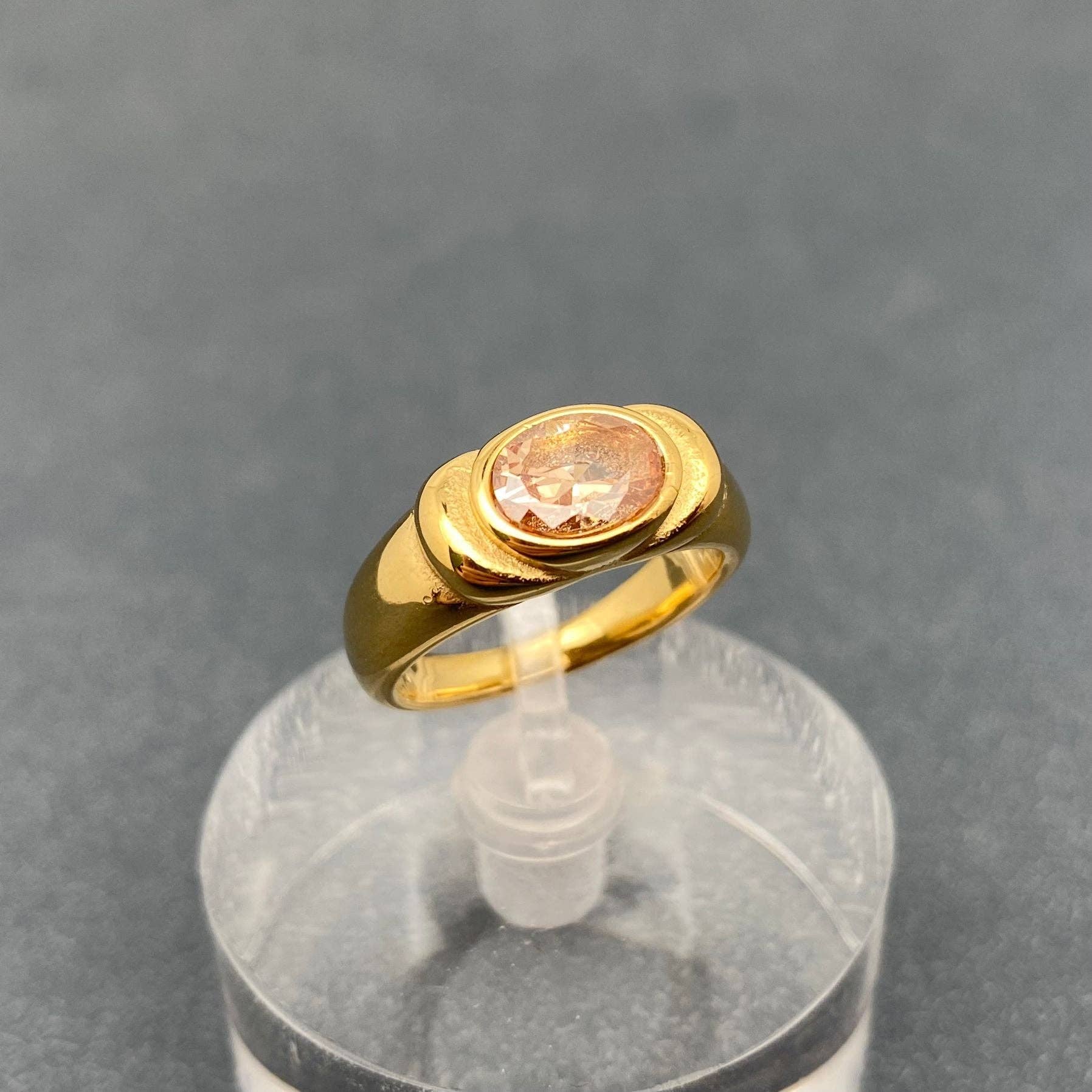 Mio Queena – Engroshandel Solitairering – Indlagt CZ 18K forgyldt rustfrit stålring - FGS7