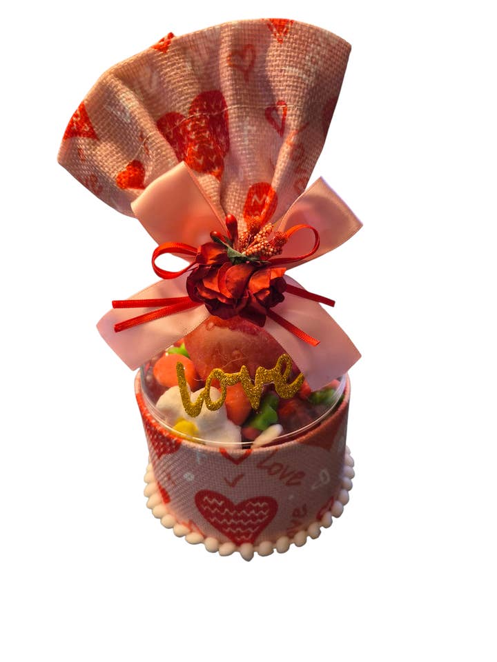 BOITE LOVE rempli de bonbons pour la vente par FRAISIE CANDY