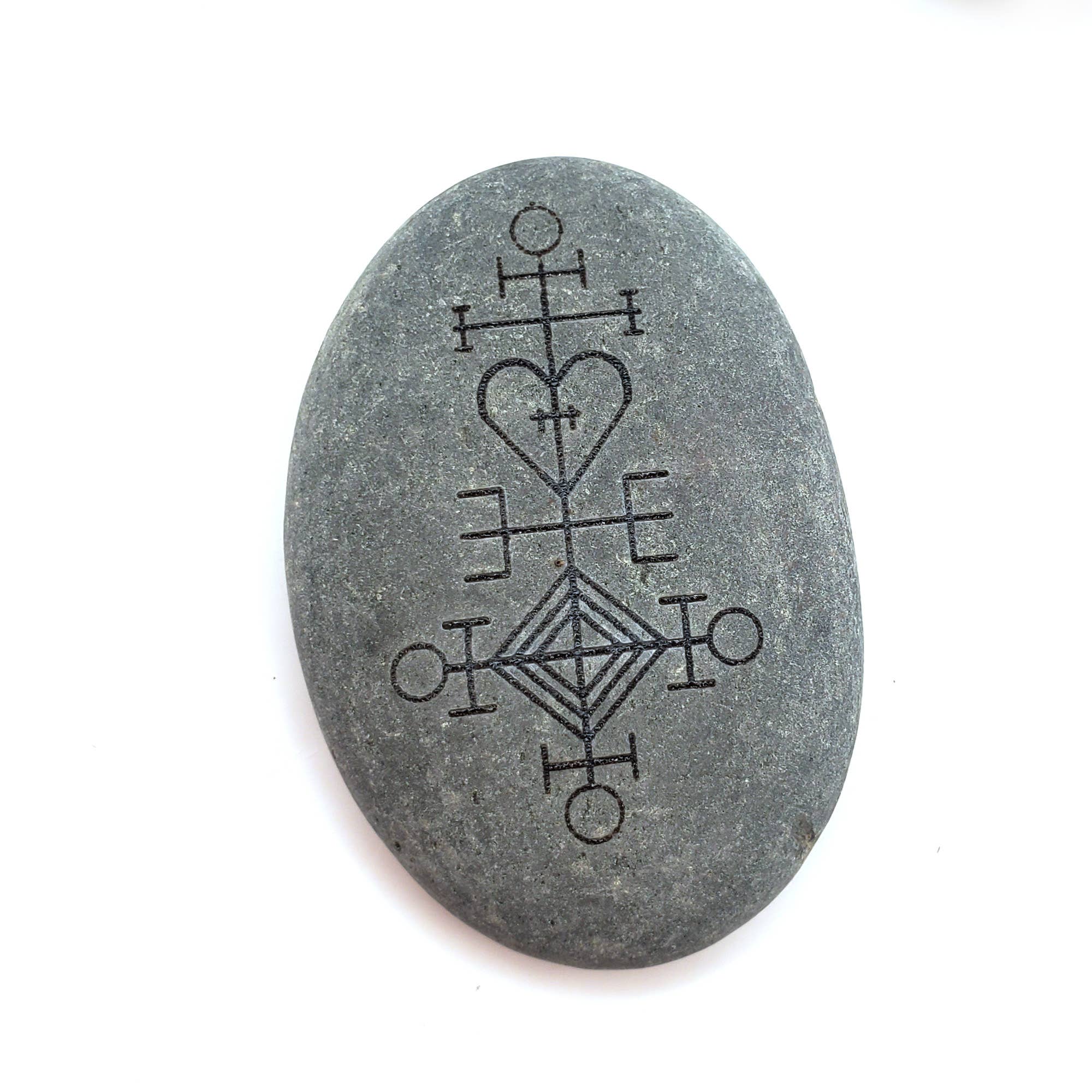Lyoncraft - Wholesale Spiritual Stone/Crystal - Icelandic Love Charm Engraved Palm Stone, Ástarstafur Rune6
