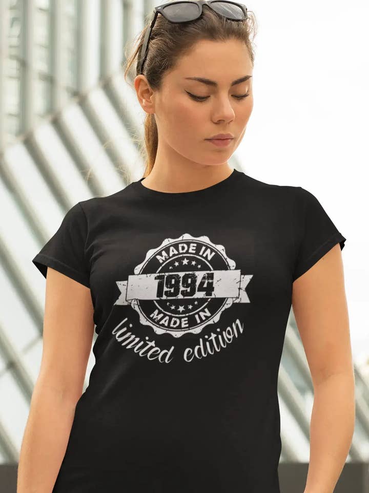 Tillverkad 1994 Limited Edition T-shirt för kvinnor Svart födelsedagspresent 00426 för wholesale av ULTRABASIC