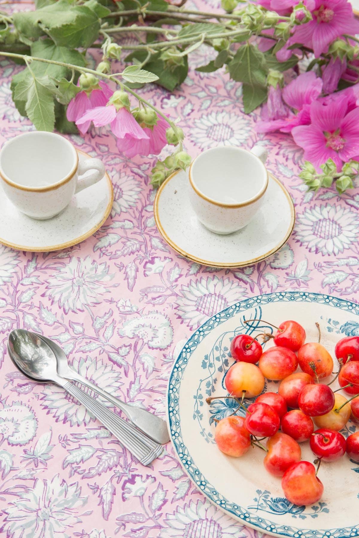 Jardin de Marguerites Roses Carla Tablecloth - flowers - pink - purple for wholesale on Faire1