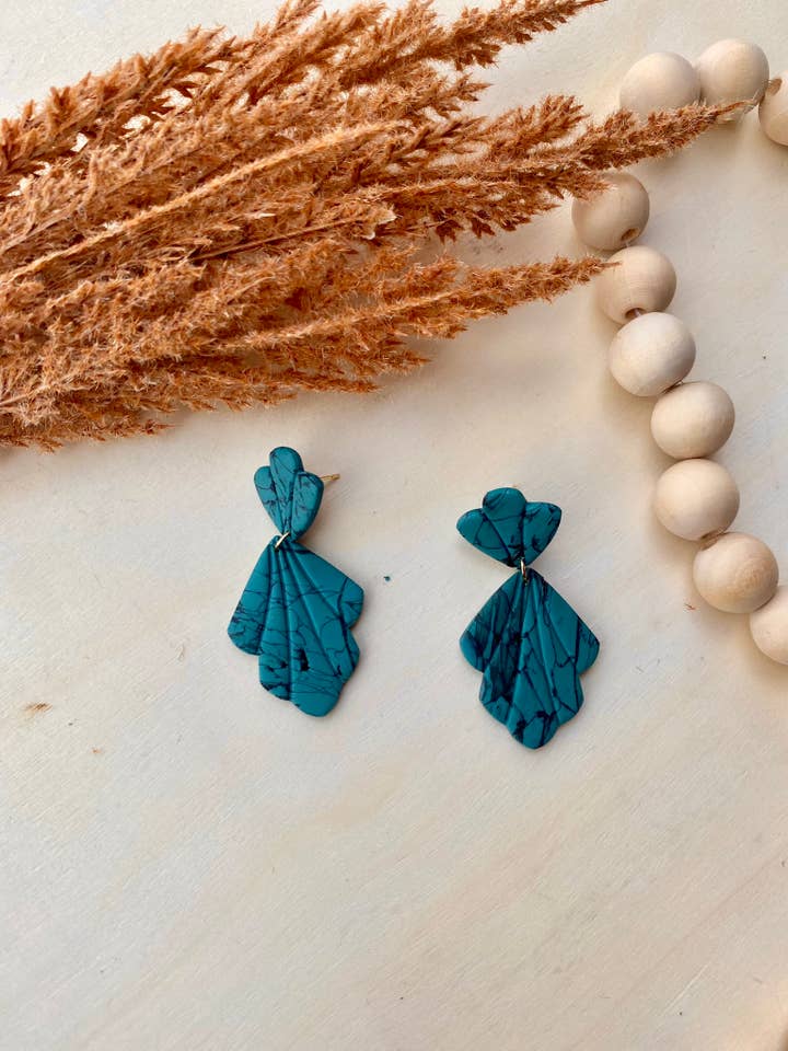 Turkis Polymer ler øreringe for engroshandel hos Clay + Clover Earring Co.