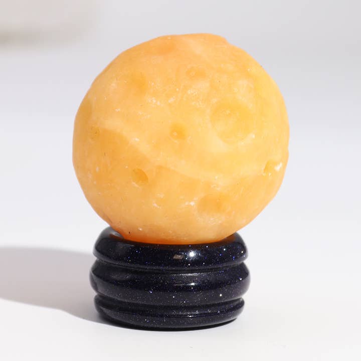 Pianeta di Giada Gialla con Supporto in Pietra Solare - 40 mm per la vendita all'ingrosso da parte di AW Artisan