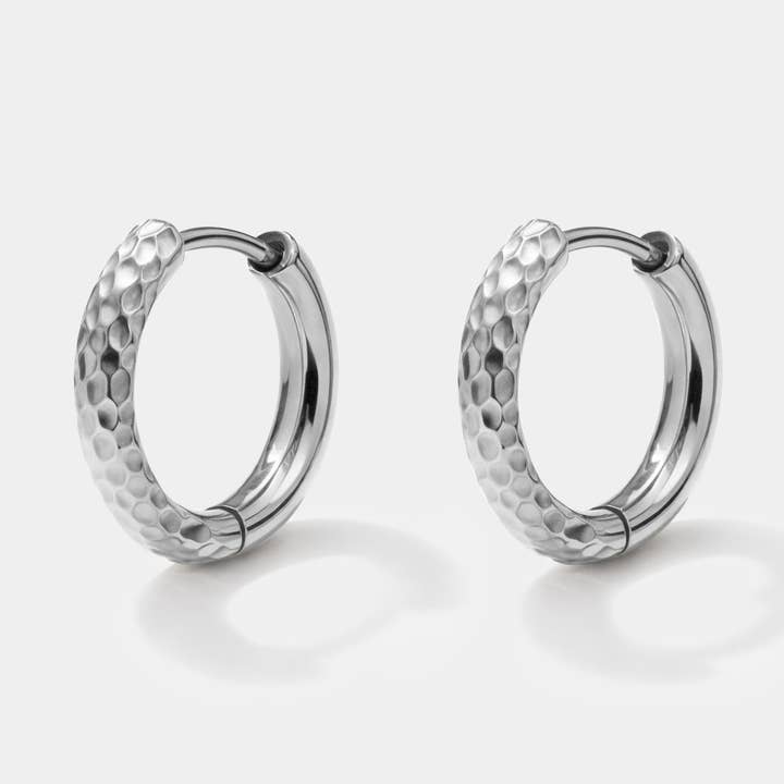 Half textured silvered huggies in stainless steel - SS251E019SL pour la vente par Bizou