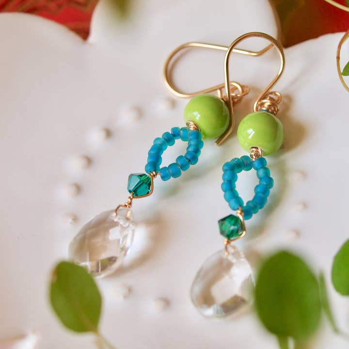 Sjove øreringe med lys mørk grøn turkis smaragd for engroshandel hos Siebijoux