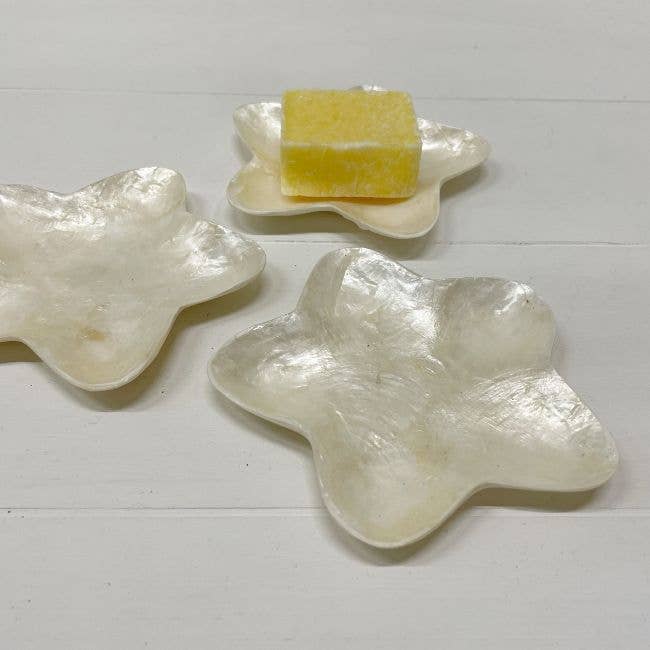 ByBazz - Venta al por mayor Bandejas/platos/boles decorativos - Schaaltje Schelp Capiz XS White13