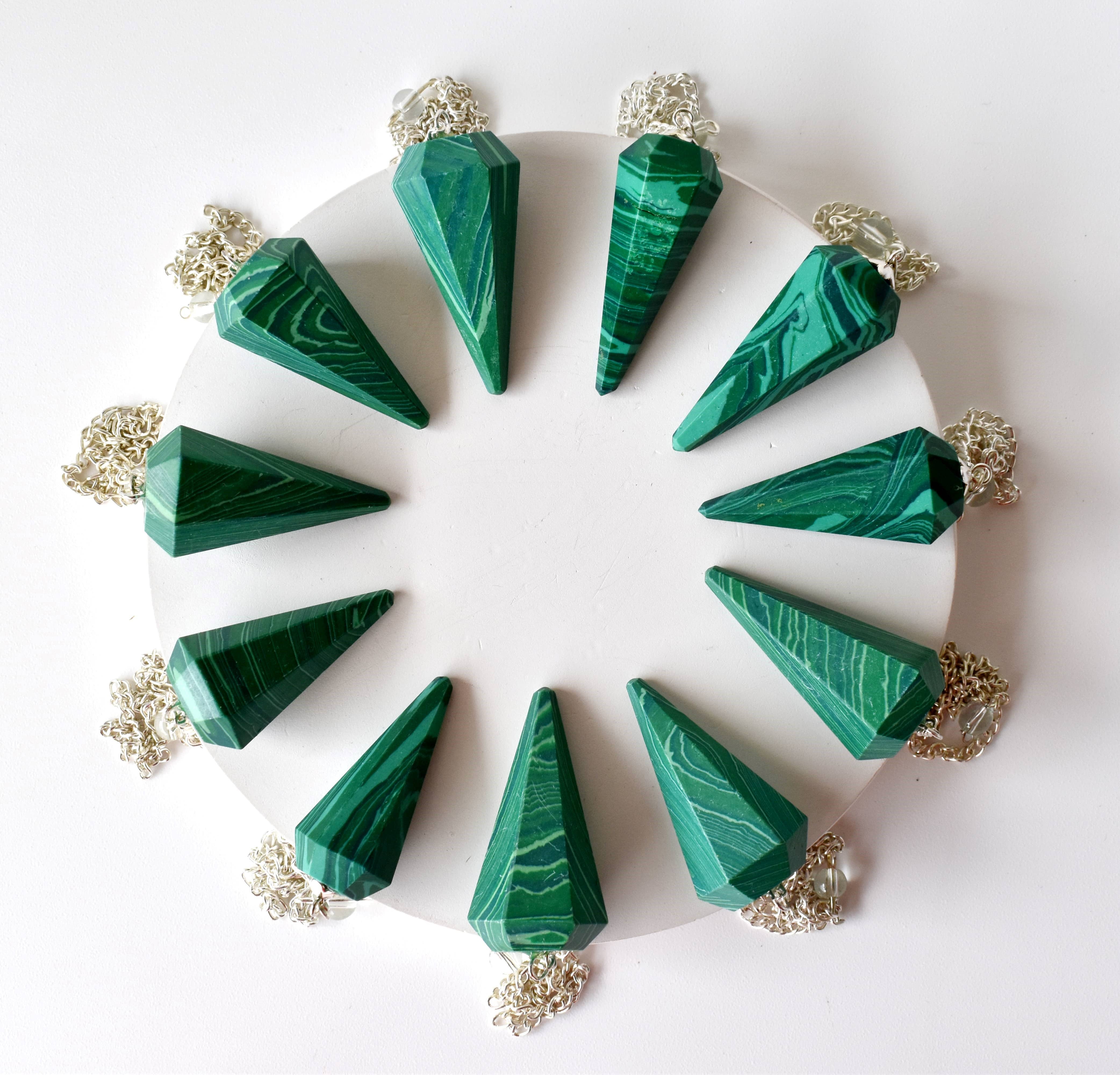 Soothing Crystals - Vendita all'ingrosso Pietra/cristallo spirituale - Lotto di 20 pezzi | Malachite sintetica | Pendolo di cristallo sfaccettato