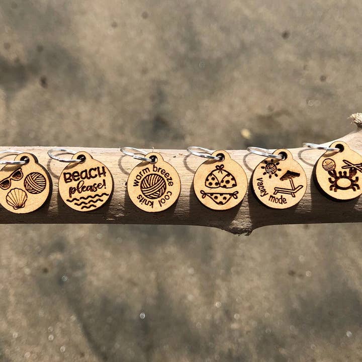 Mailles en Vacances - Marqueurs de Mailles (ensemble de 6) pour la vente par A Needle Runs Through It