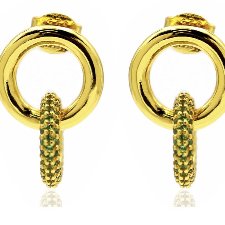 Karma in elkaar grijpende, gekoppelde dubbele cirkel oorringen, groene pavé smaragdgroene zirkonia, 18kt op sterling zilver voor wholesale door GEMSA LONDON