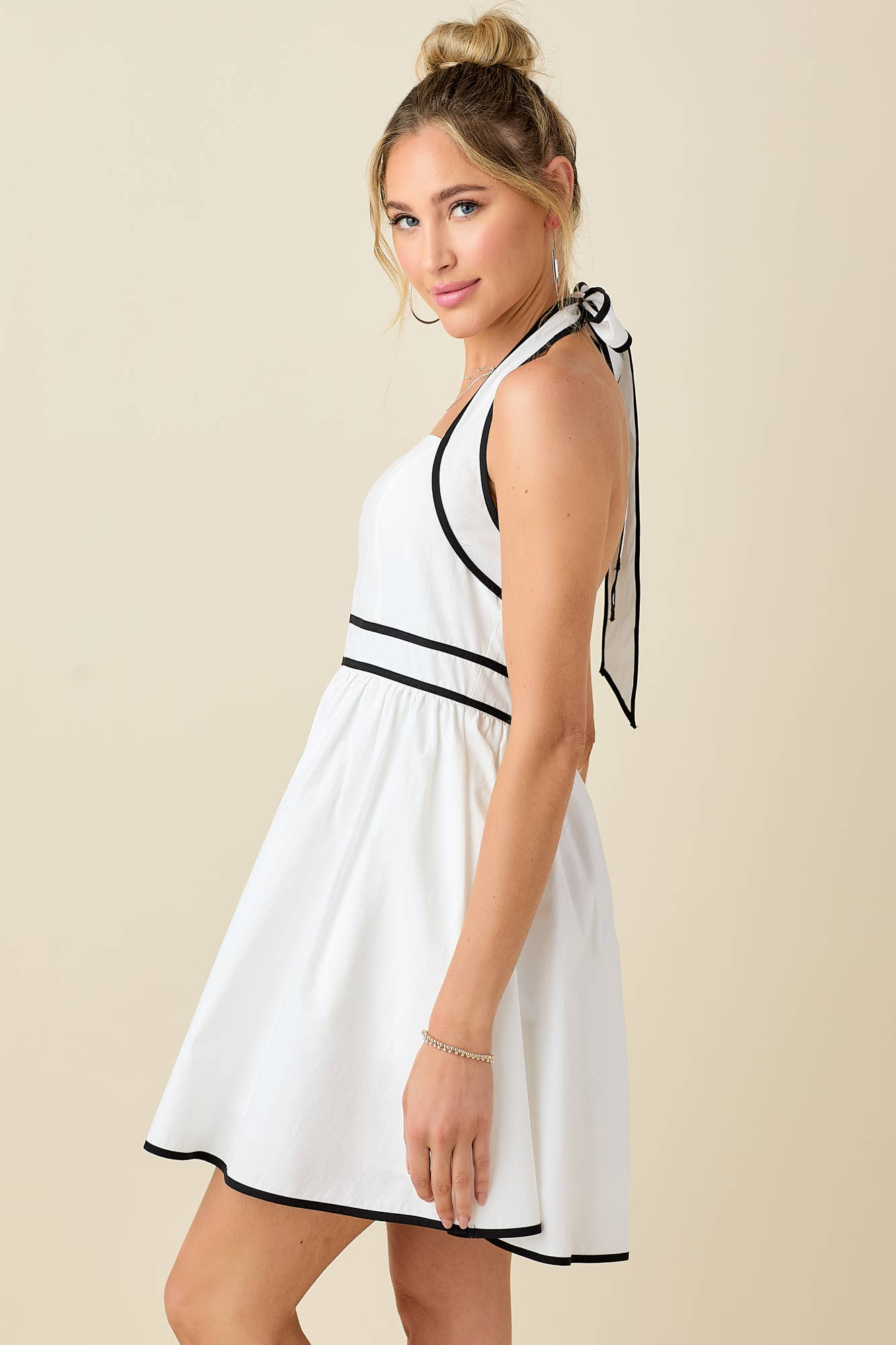 BABY PINK – wholesale Dress – Women's – Halter neck backless mini dress with contrast binding22