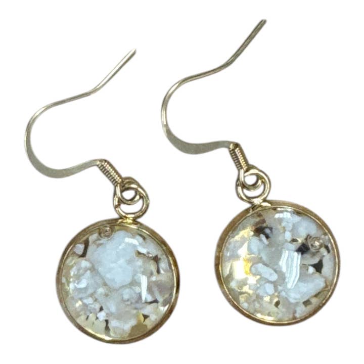 Pendientes de Ostréalita (reciclaje de conchas de ostras) sobre soporte de acero inoxidable dorado con oro fino para venta al por mayor de FEMER