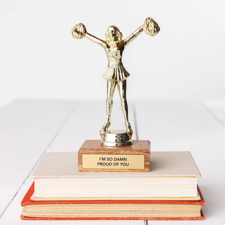 Jenni Earle - Venta al por mayor Figura decorativa - Trofeo de Ánimo - "ESTOY TAN MALDITAMENTE ORGULLOSO DE TI"4