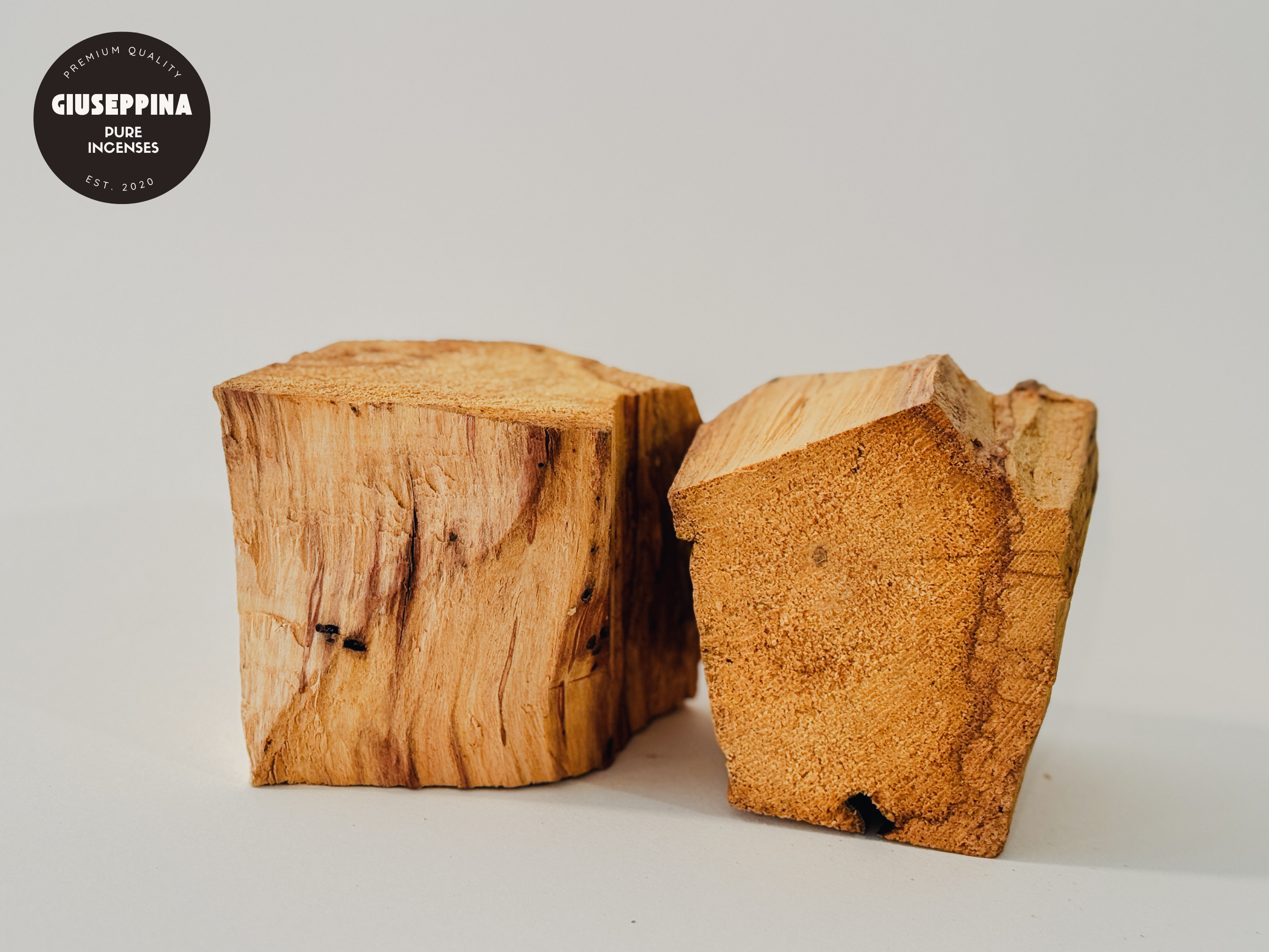 Giuseppina Shop – Engroshandel Røgelse – Stor Palo Santo Træklods - UNIK Peruvian Palo Santo Stykke1
