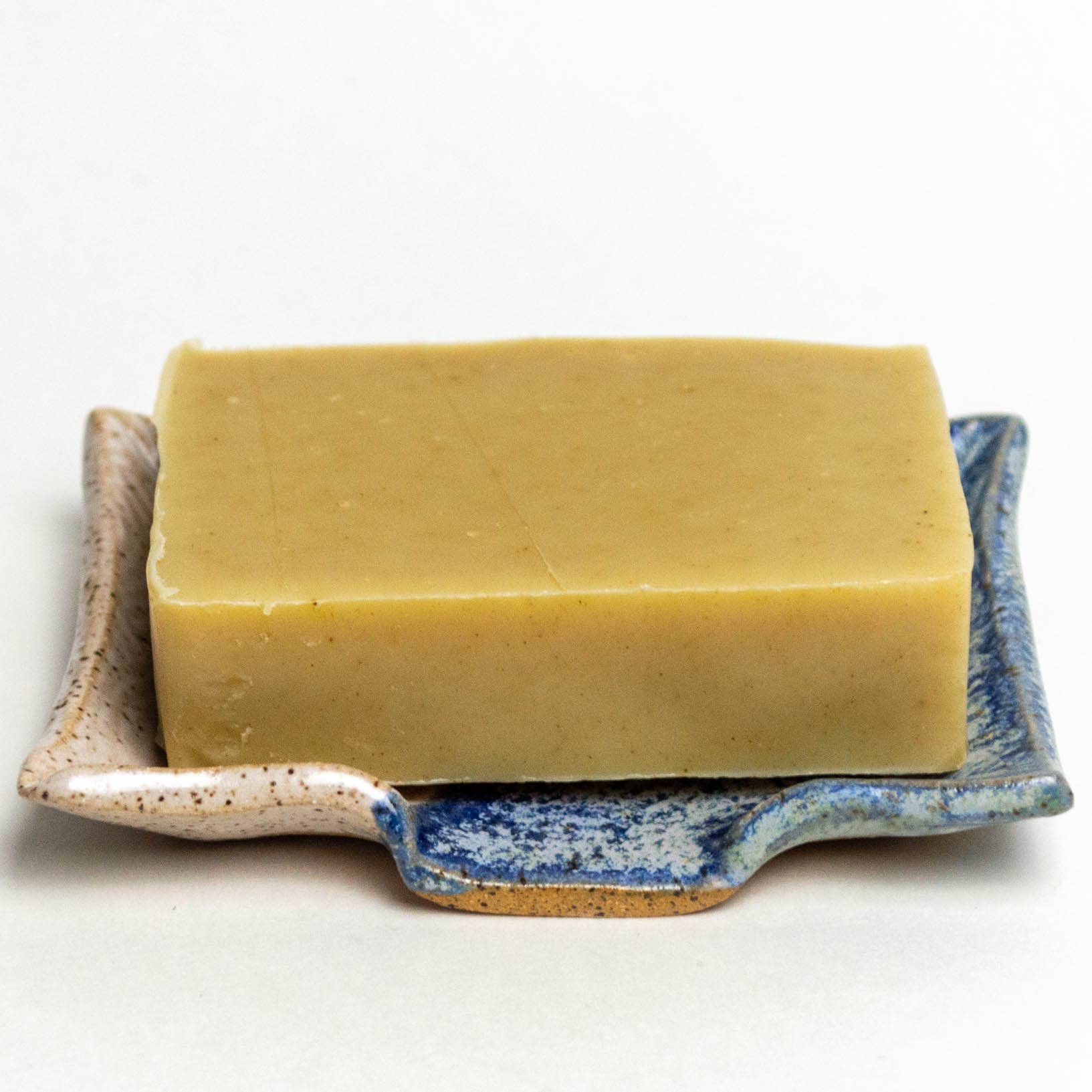 White Squirrel Clayworks - Venta al por mayor Platitos para jabón de baño - Jabonera de cerámica hecha a mano en azul y blanco con patrón1