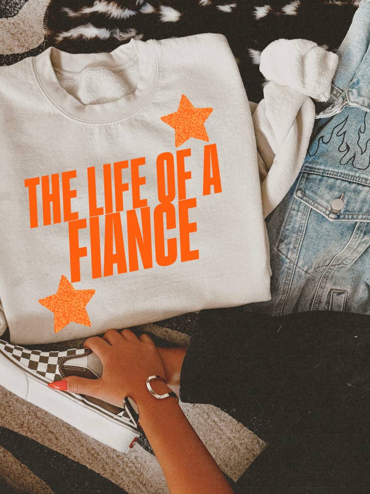 T-shirt de fiançailles Taylor Swift couleurs confortables pour la vente par Broke Babes Wholesale