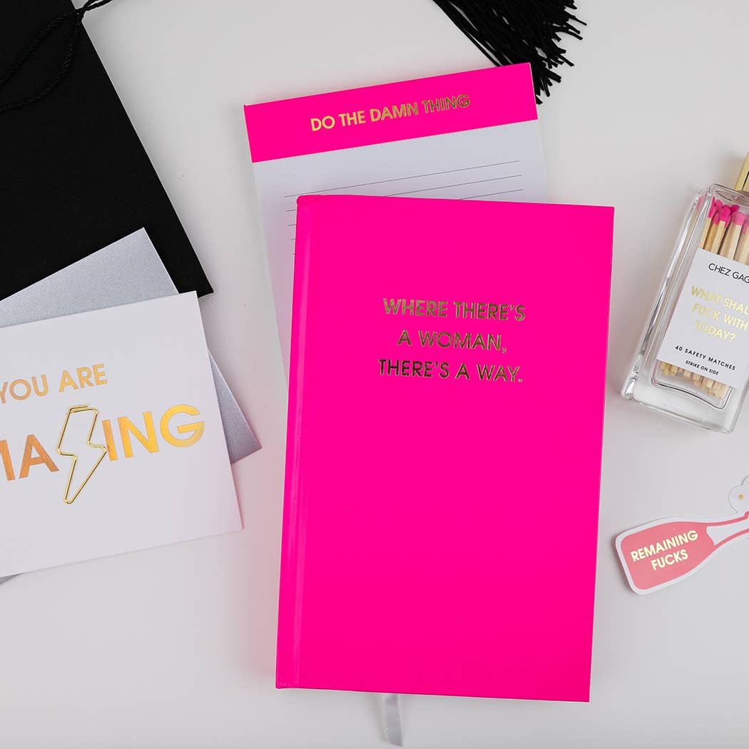 Chez Gagné – Engroshandel Dagbog – Where There’s A Woman There’s A Way - Notesbog med hårdt omslag i frisk pink4