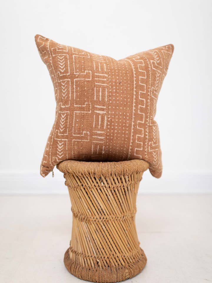 Coussin en toile de boue rouille 104 pour la vente par DK Renewal