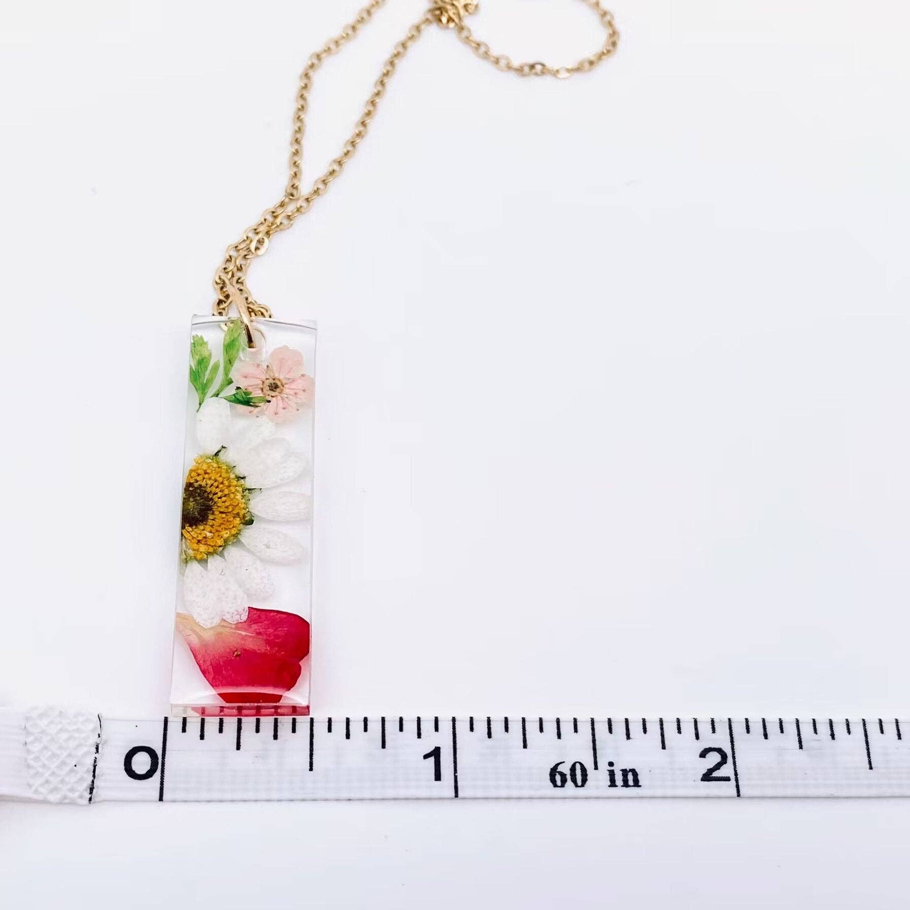 Mio Queena – wholesale Pendant/charm necklace – Daisy & Daffodil Dried Flowers Cuboid Pendant Necklace - PDF5