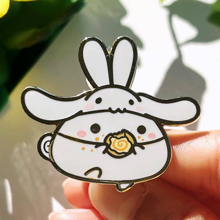 Spilla smaltata - Cinnamoroll Bunny Onesies per la vendita all'ingrosso da parte di SumLilThings