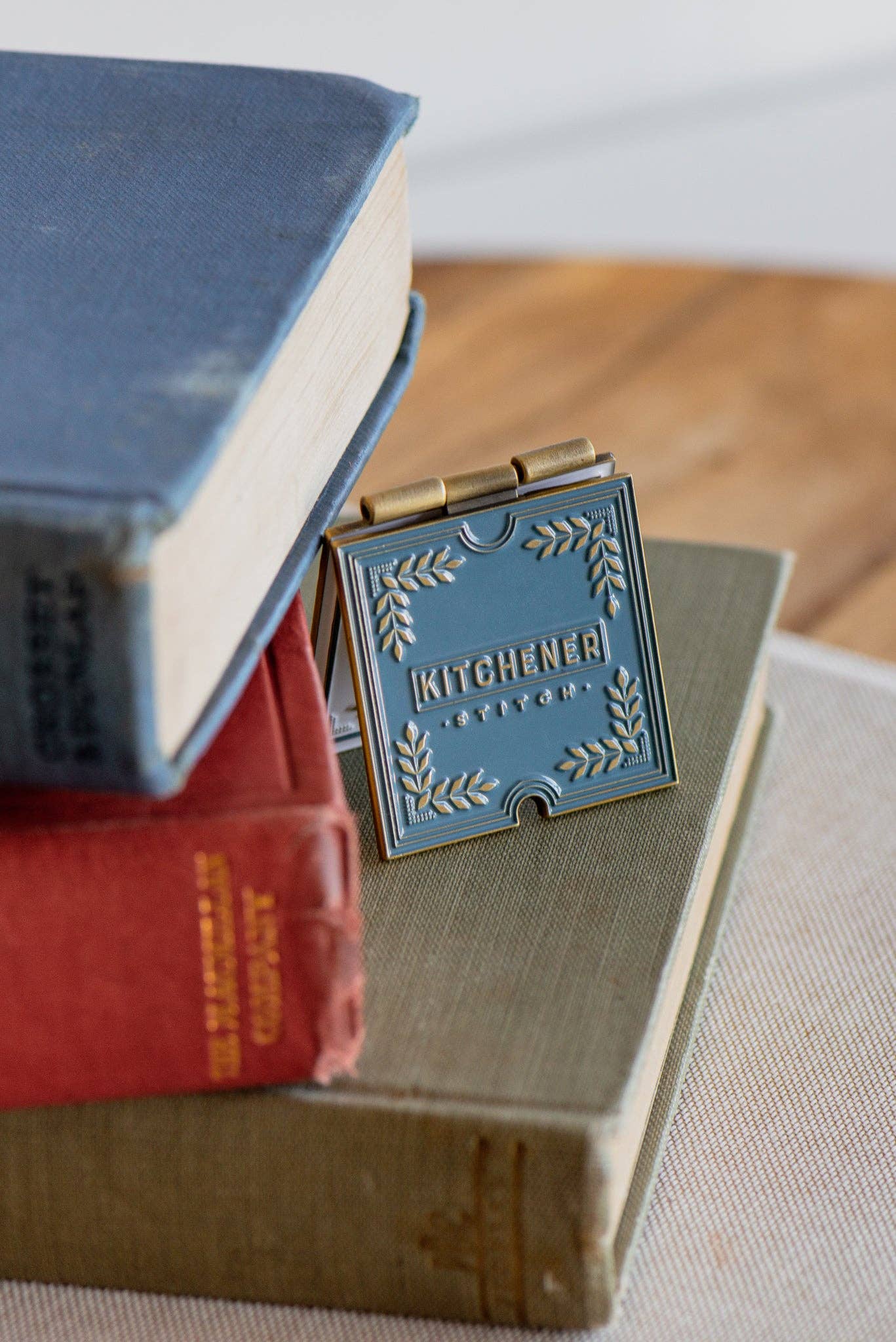 Quince & Co. - Wholesale Lapel Pin/Button - kitchener stitch pin3