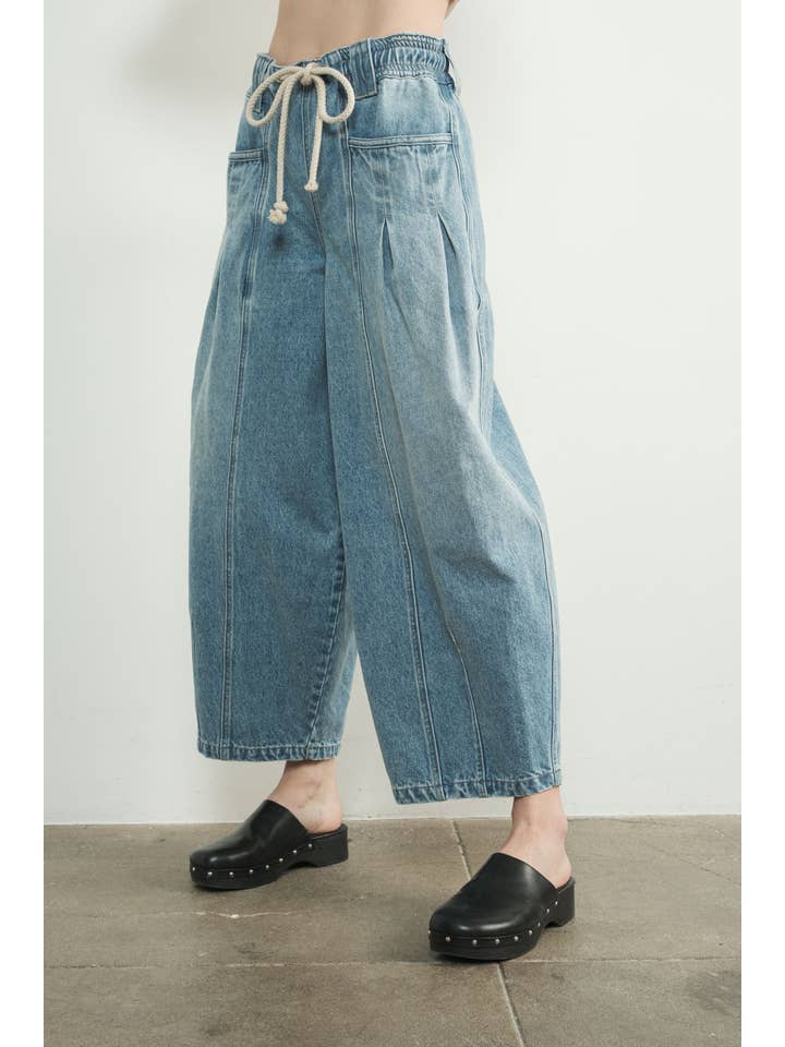 MEDIUM WASH MAP3209 WIDE BARREL DRAWSTRING WAIST JEANS for wholesale on Faire