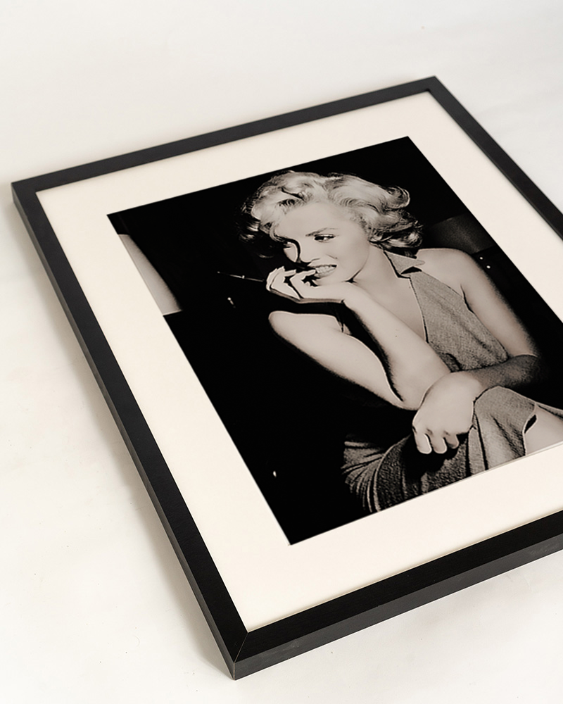 Nero Stampa artistica con immagine di Marilyn Monroe incorniciata in vendita all'ingrosso su Faire10