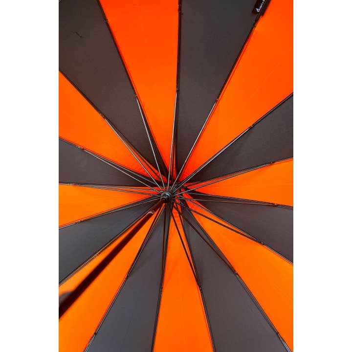 vampirefreaks – Großhandel Regenschirm – Unisex – Halloween-Regenschirm mit Batwing Pagoda, schwarz/orange gestreift4