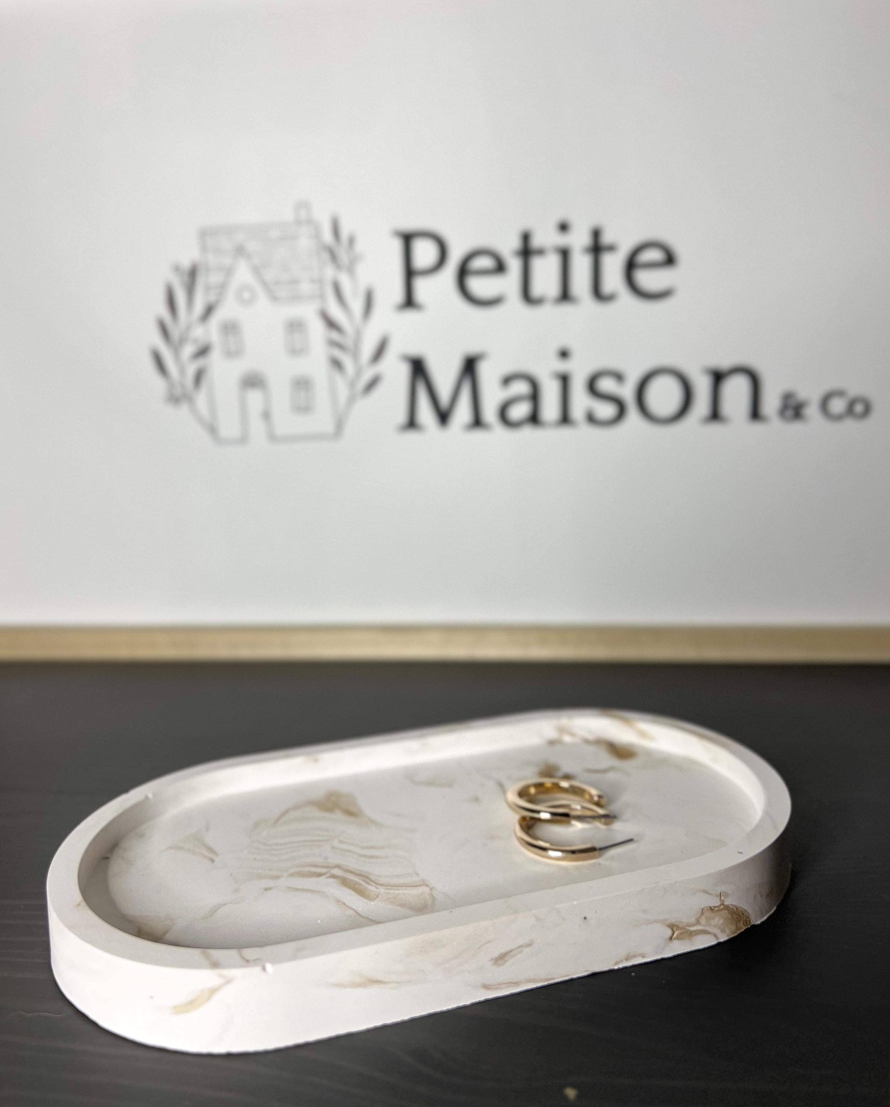 Petite Maison and Co. - Venta al por mayor Bandejas decorativas - Bandeja decorativa de mármol, bandeja ovalada de hormigón1