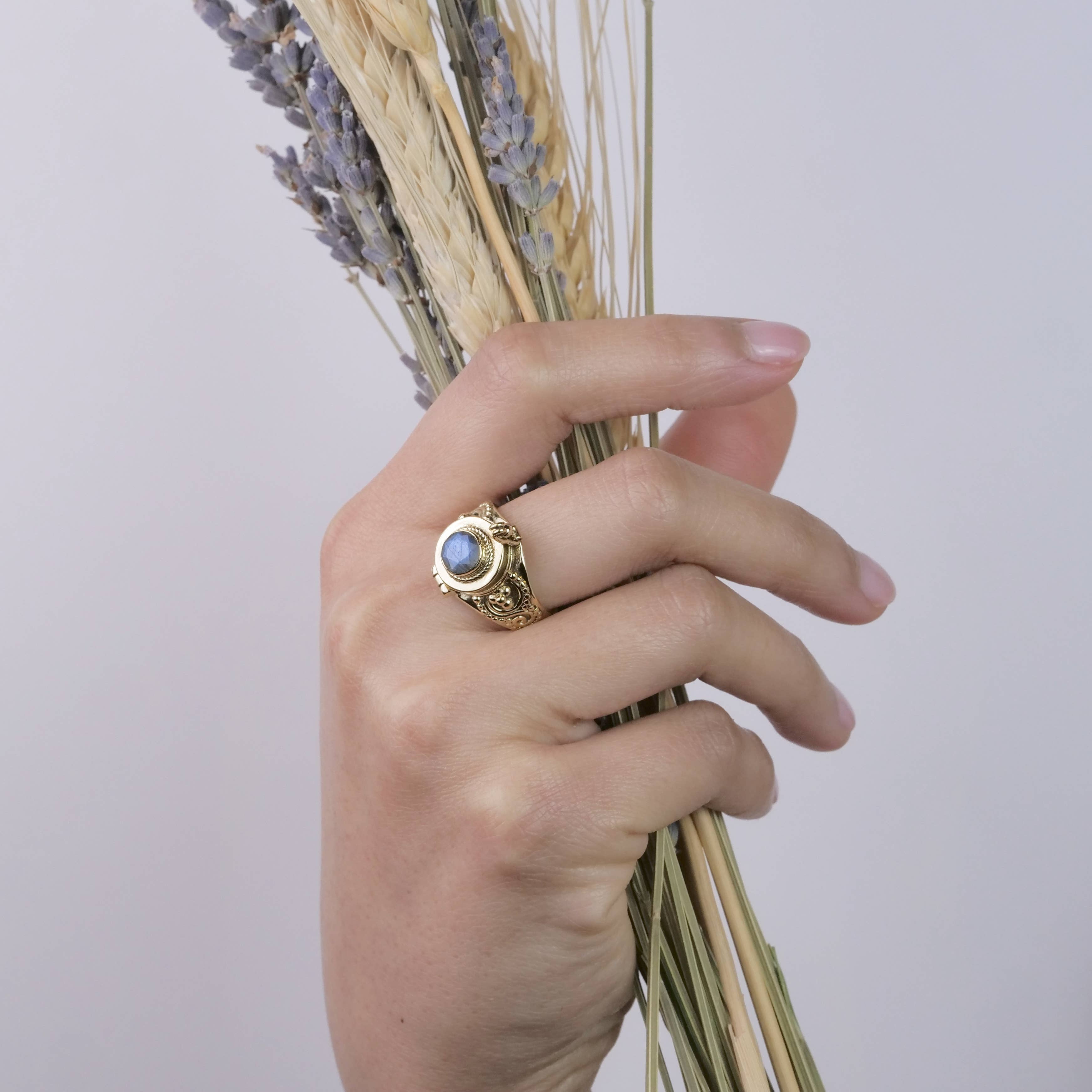 Baizaar – Großhandel Cocktail-/Statement-Ring – Messing-Ring mit Verzierungen und facettiertem Labradorit6