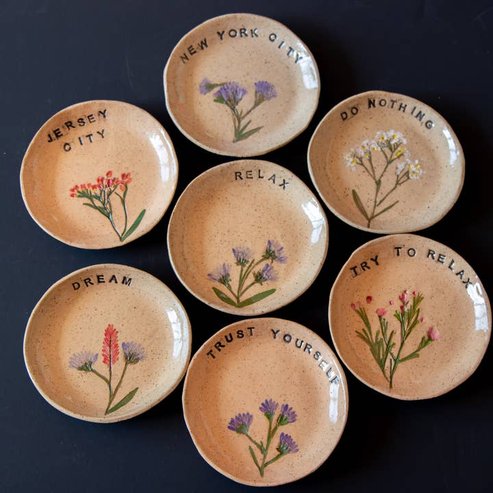 Tara Kothari – wholesale Smyckesfat – RELAX - Pressad blomma keramik smycken maträtt