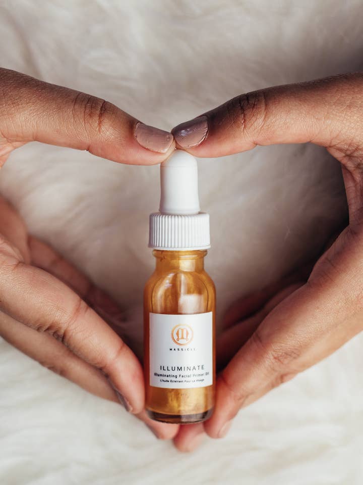 Huile d'apprêt visage Illuminate pour la vente par Massiell