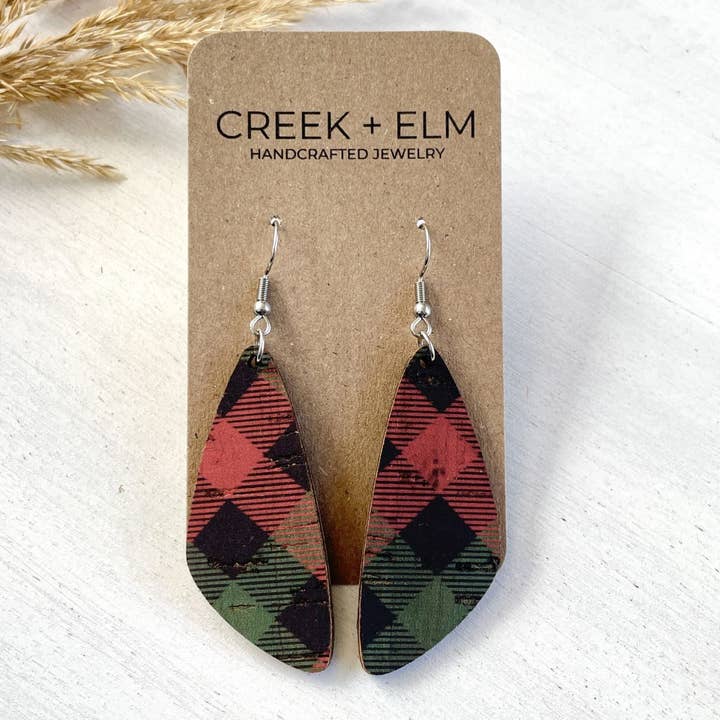 Brincos Eliza Cork em Forma de Gota - Xadrez Vermelho e Verde Buffalo por atacado de Creek and Elm