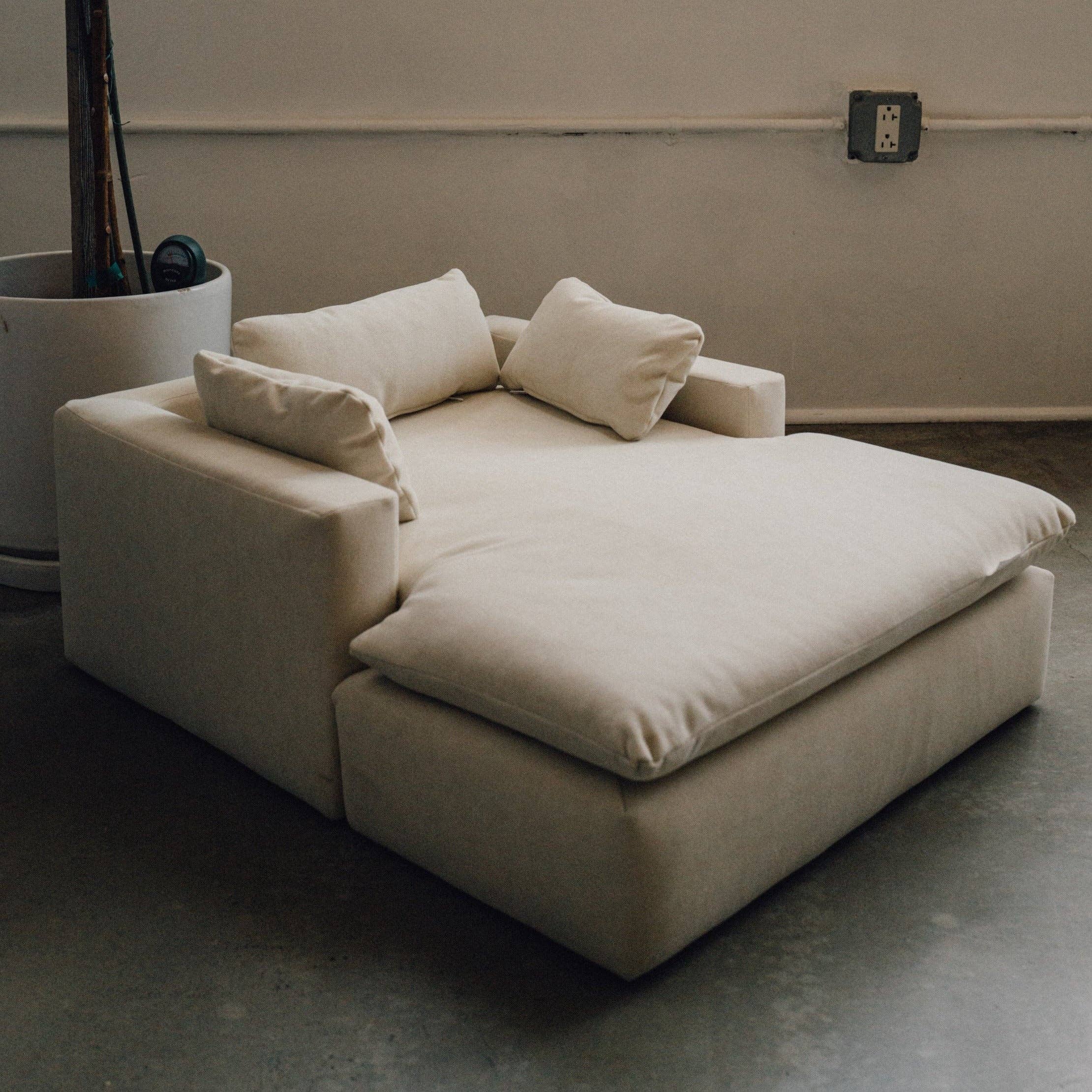 WHISKERHAUS LLC - Wholesale Pet Bed - Cat/Dog - WHISKERHAUS Premium Modern Luxury Cat and Dog Bed - LUXE1