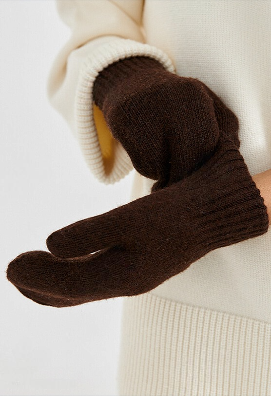 Mongulai - Wholesale Mittens - Women's - Dark Brown Sheep Wool Adult’s Mitten5