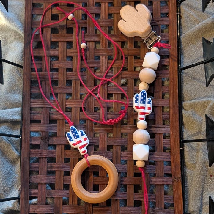 Brombie - Wholesale Jewelry Set - Mama nursing necklace with matching clip for pacifier or toy10