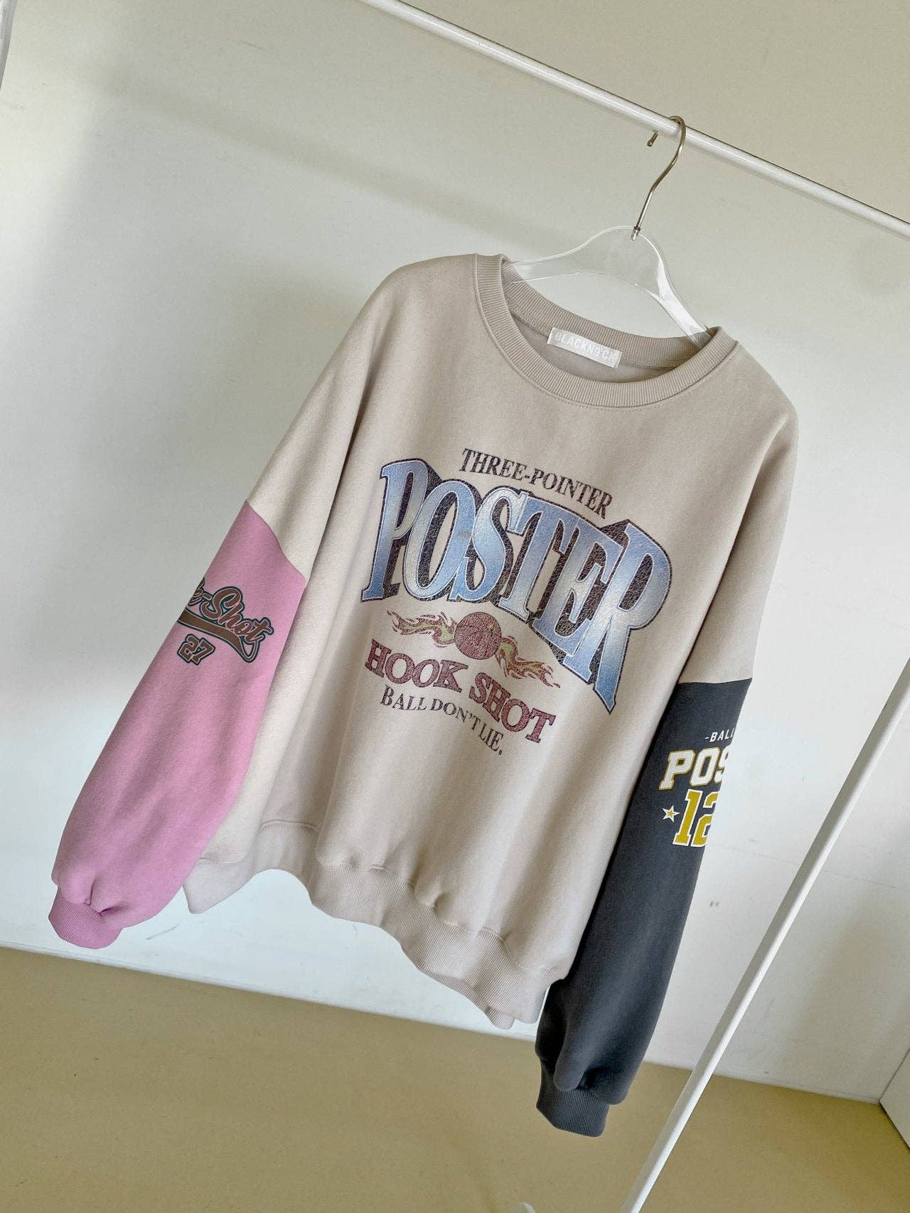 Little Light - Wholesale Graphic Sweatshirt - Women's - Poster Hook Shot Vintage Color-Block Sweatshirt2