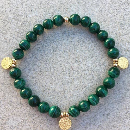Bracelet élastique en malachite avec pièces grecques pour la vente par Lexi Jewelry