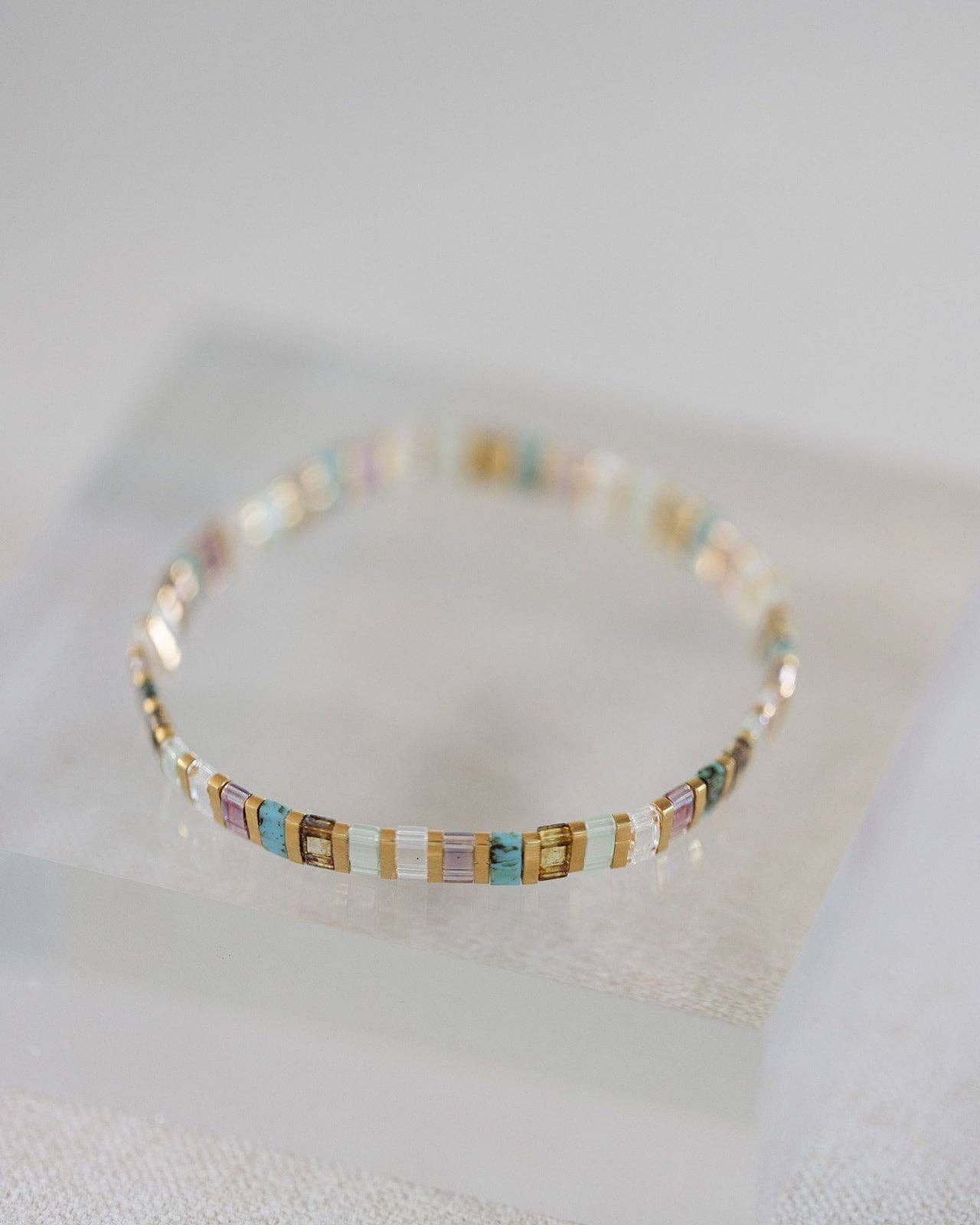 Coast and Cove – Engroshandel Perlearmbånd – Palm Tila Armbånd0