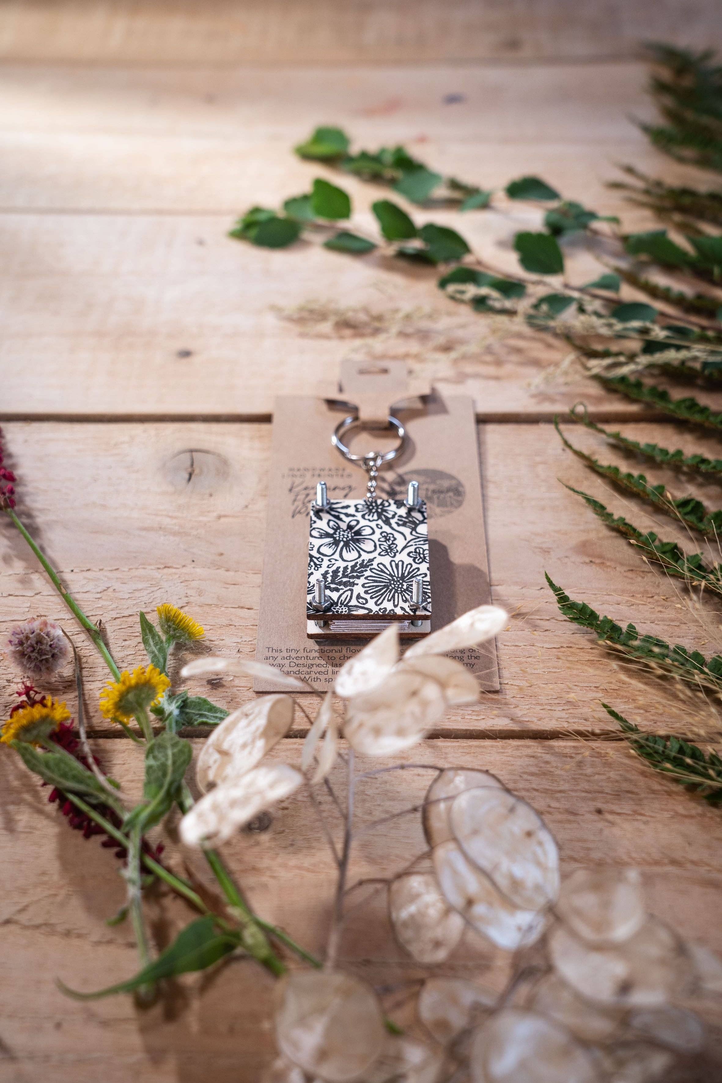 Beth Lewis Art – wholesale Keychain – Women's – Mini Keyring Flower Presses6