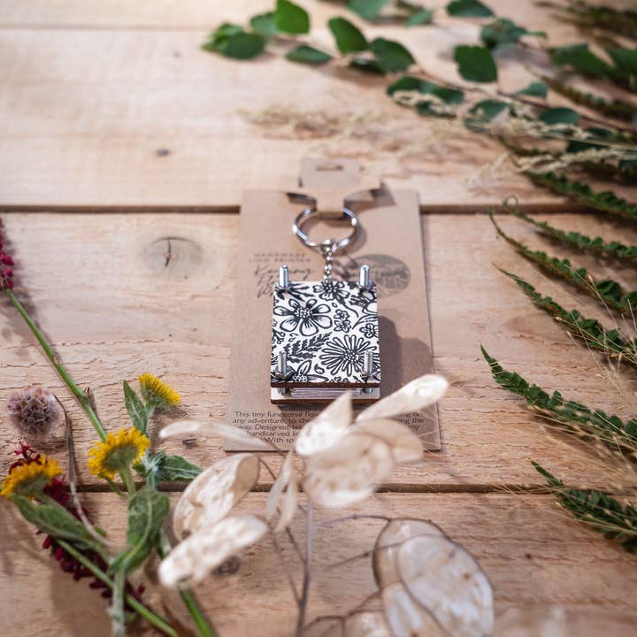 Beth Lewis Art – wholesale Keychain – Women's – Mini Keyring Flower Presses6