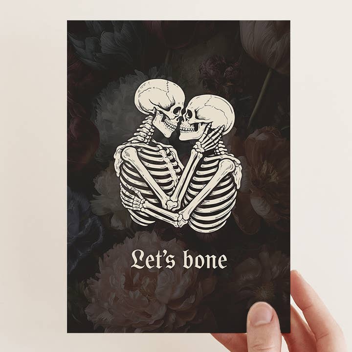 Facciamo l'osso – Divertente Carta d'Amore Romantica Oscura con Scheletro per la vendita all'ingrosso da parte di Bonne Nouvelle