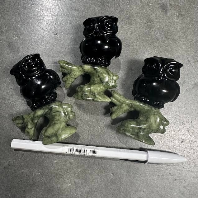 Crystal Deal· Wholesale - Wholesale Decorative Figurine - Obsidian Owl on Serpentine Tree 1